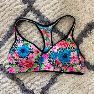 Victoria’s Secret PINK sports bra. ♥️